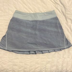 Lululemon Pasesetter skirt - Size 6 Tall